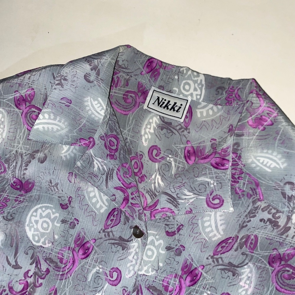Nikki Womens Grey Purple Abstract Graphic Print Short Sleeve Button Up Blouse